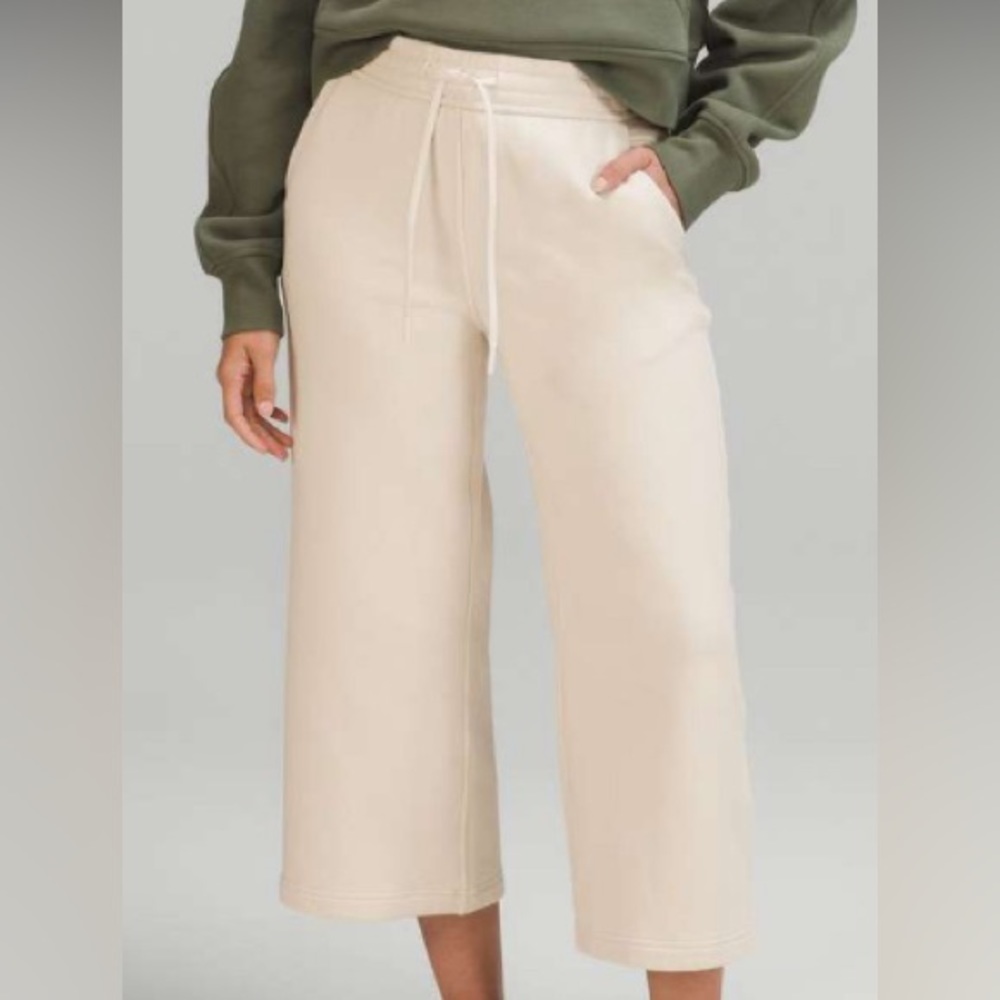 Lululemon Loungeful High-Rise Wide Leg Crop
White Opal size 0